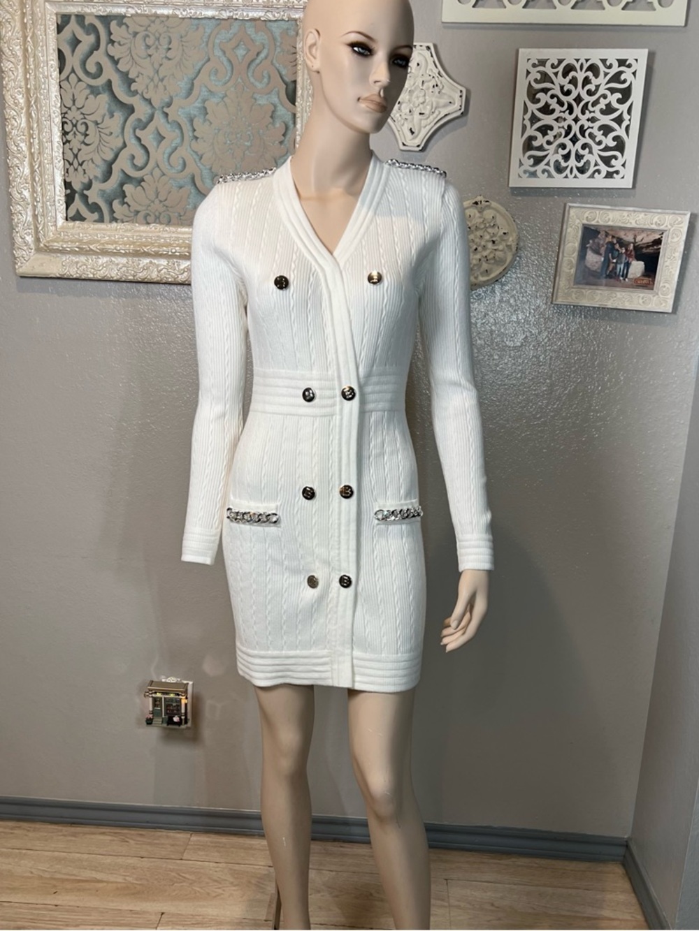 Balmain INSPIRED White Ribbed Knit Cardigan Dress with Chain-Trim Detail - Picture 3 of 15
